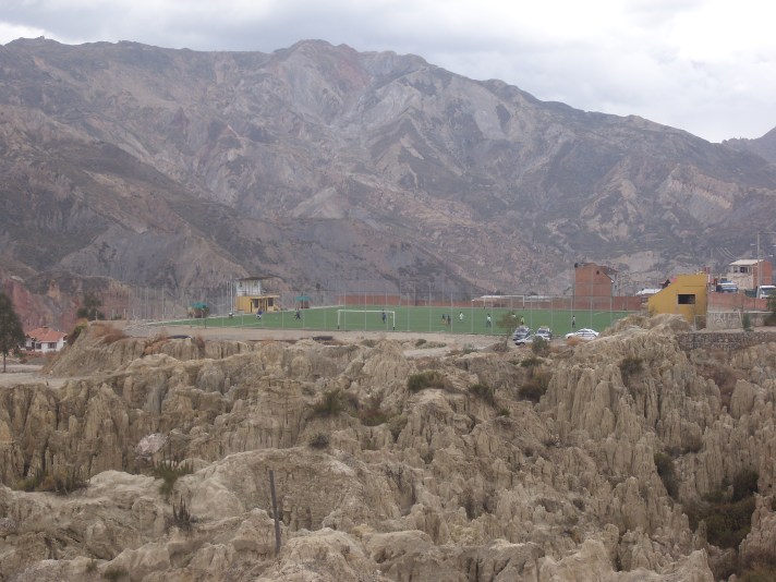Kunstrasenplatz im Valle de la Luna