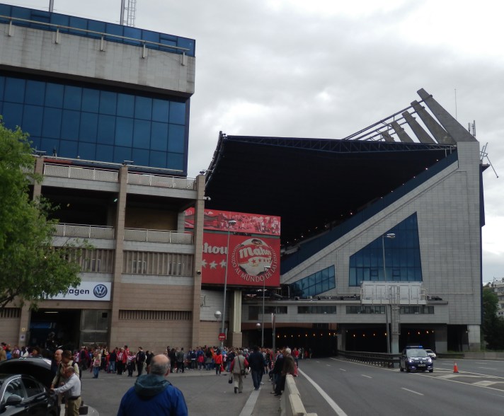 Die untertunnelte Haupttribüne.